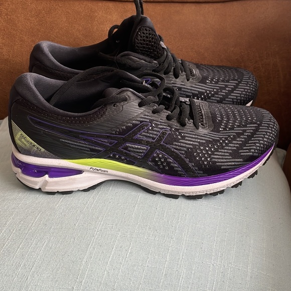 ASICS - Picture 2 of 7